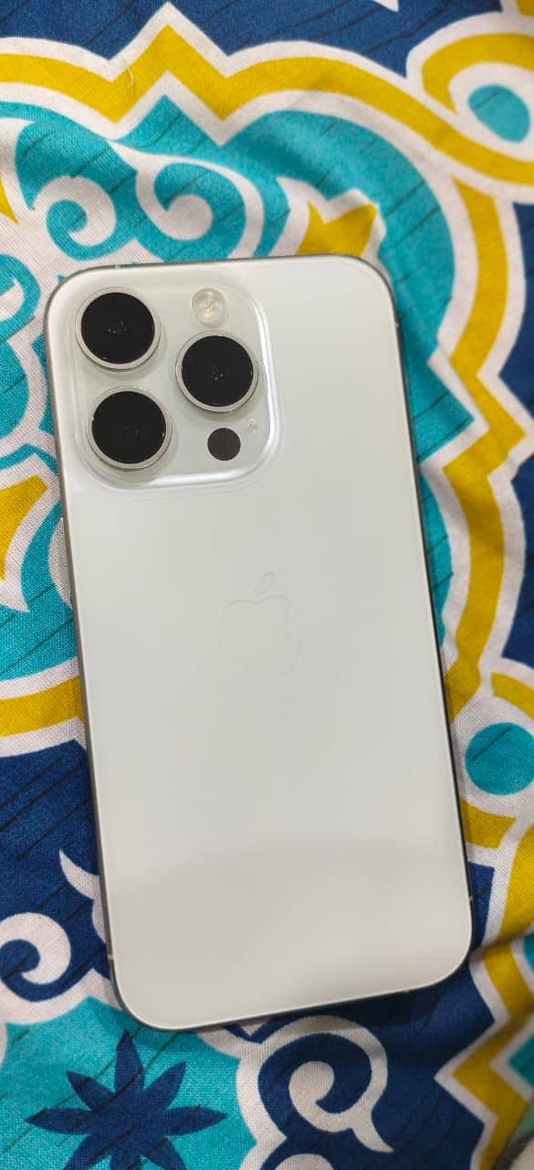 Apple iPhone 15 Pro 0