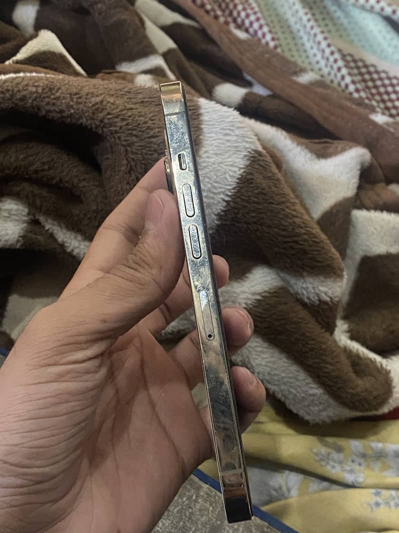 Apple iPhone 13 Pro 2