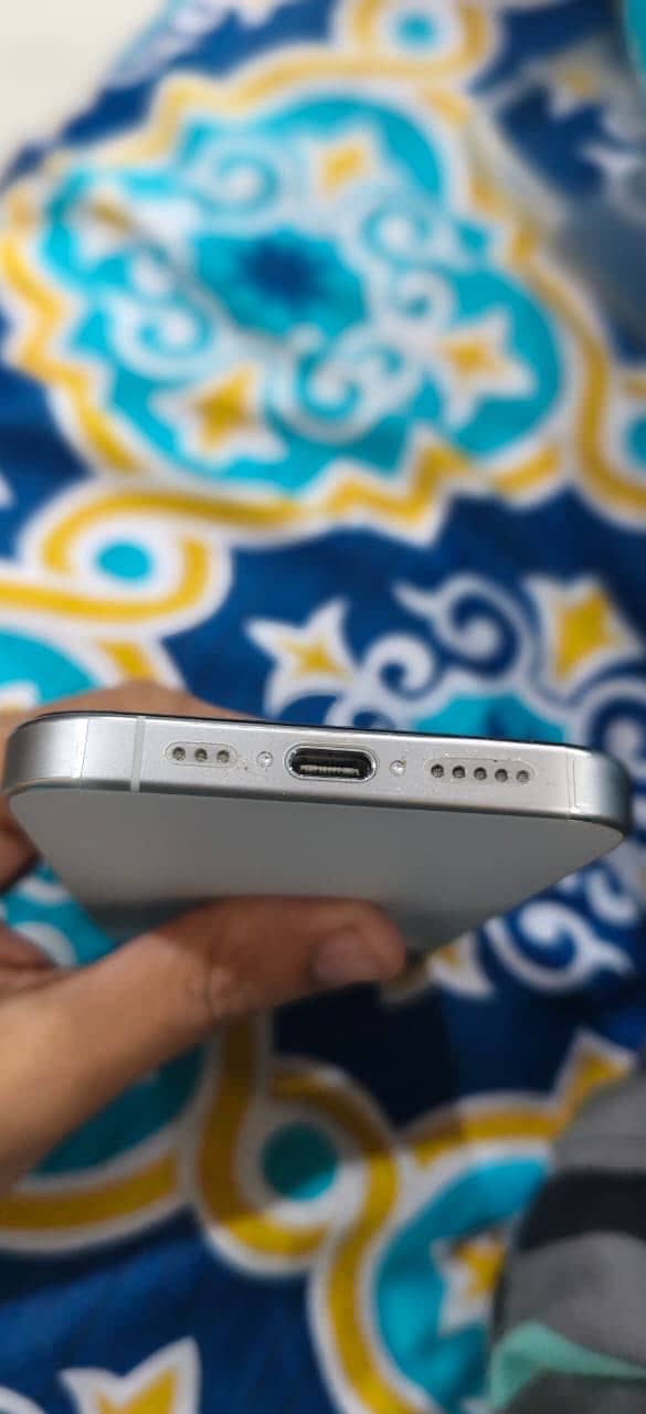 Apple iPhone 15 Pro 3