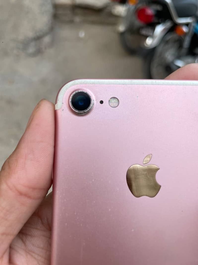 Apple iPhone 7 1