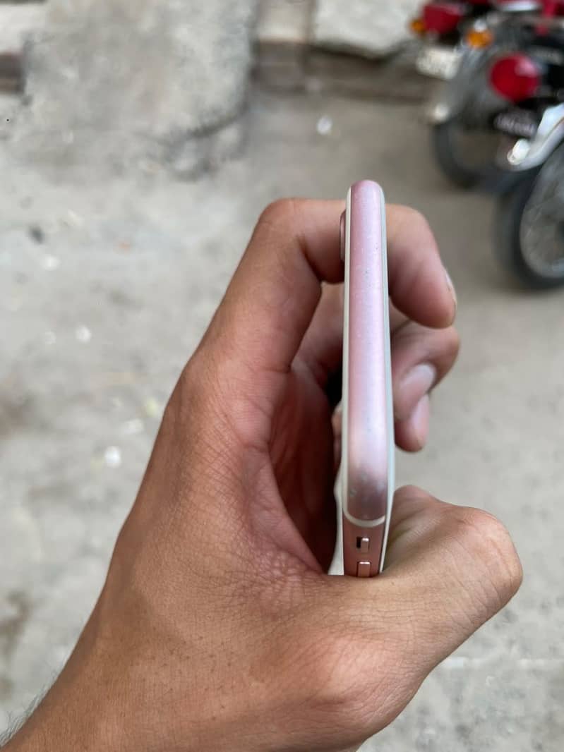 Apple iPhone 7 2