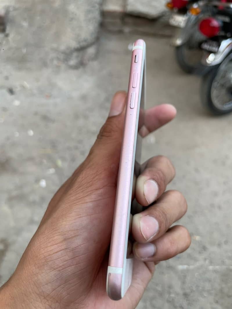 Apple iPhone 7 4
