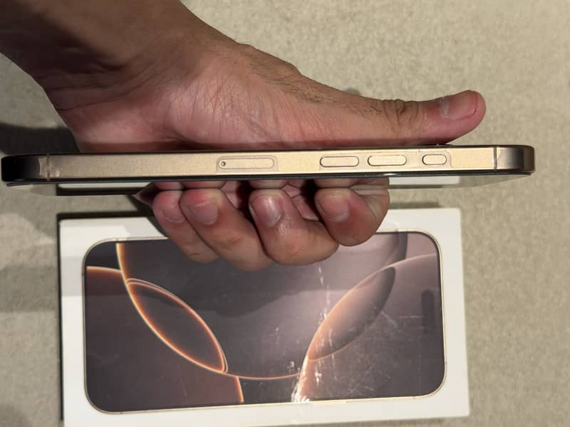 Apple iPhone 16 Pro Max 0