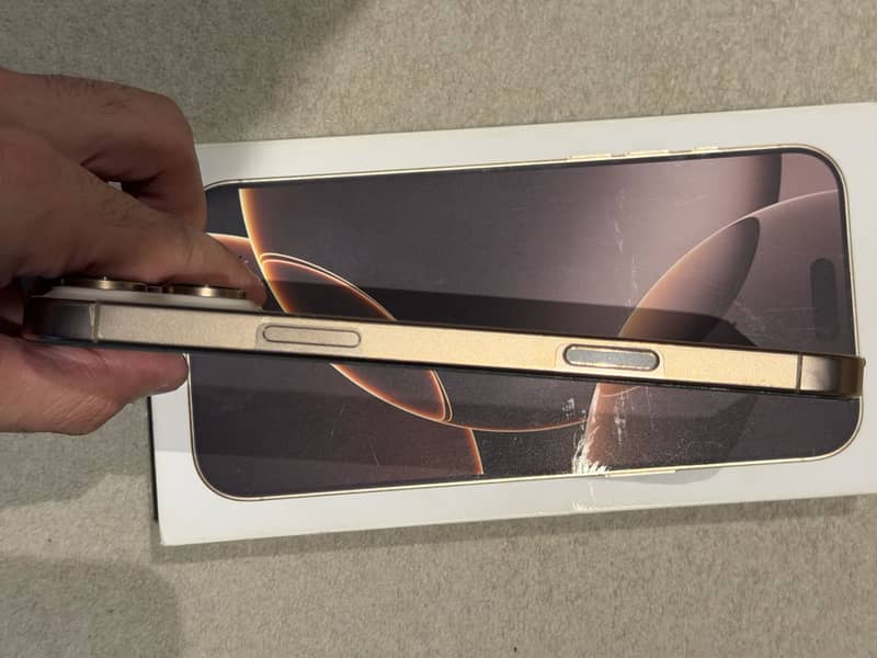 Apple iPhone 16 Pro Max 1