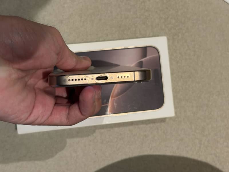 Apple iPhone 16 Pro Max 3