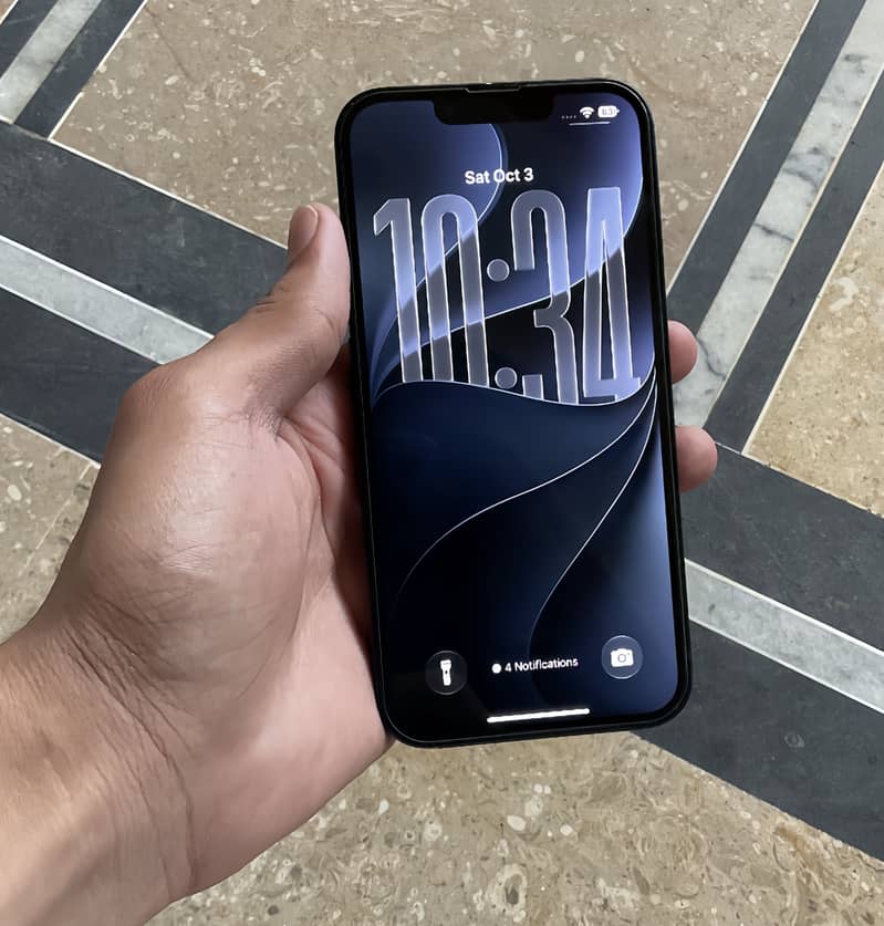 Apple iPhone 13 4
