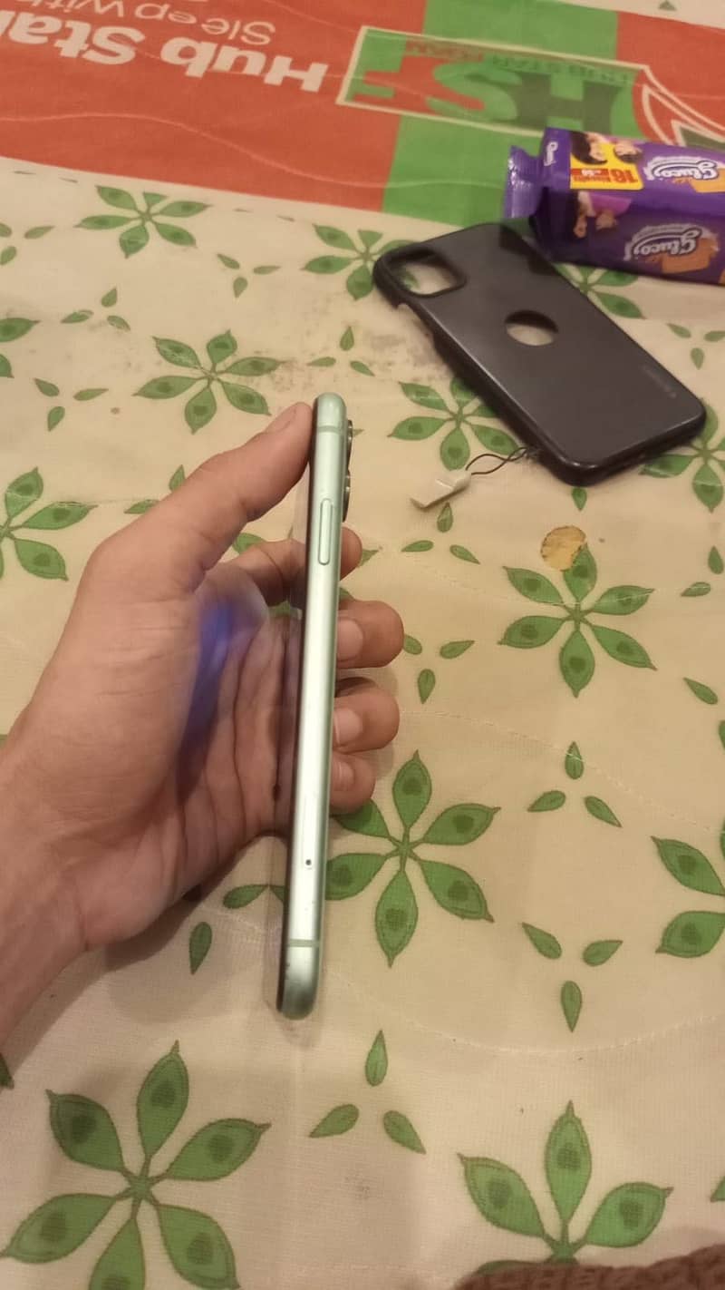 Apple iPhone 11 3
