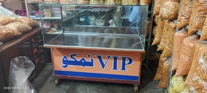 GLASS DISPLAY COUNTER FOR SALE High-Quality Glass Somma Display Conter