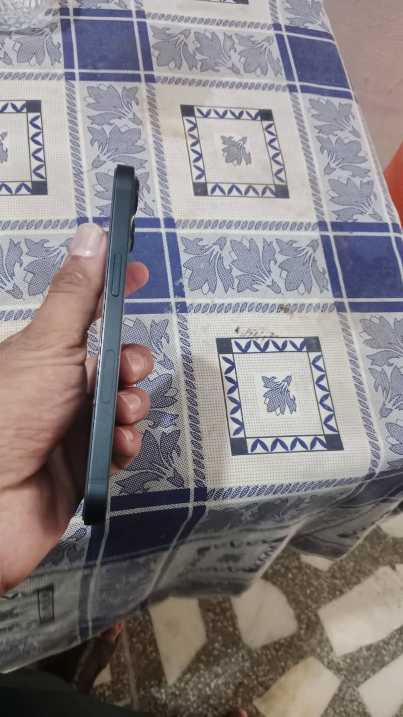 Apple iPhone 13 3