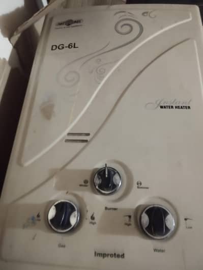 6Ltr instant geyser available in good condition
