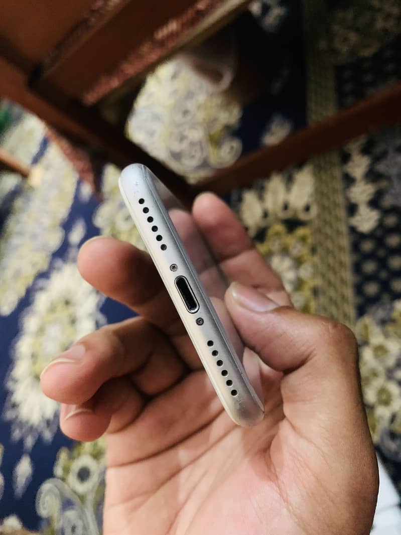 Apple iPhone 8 0