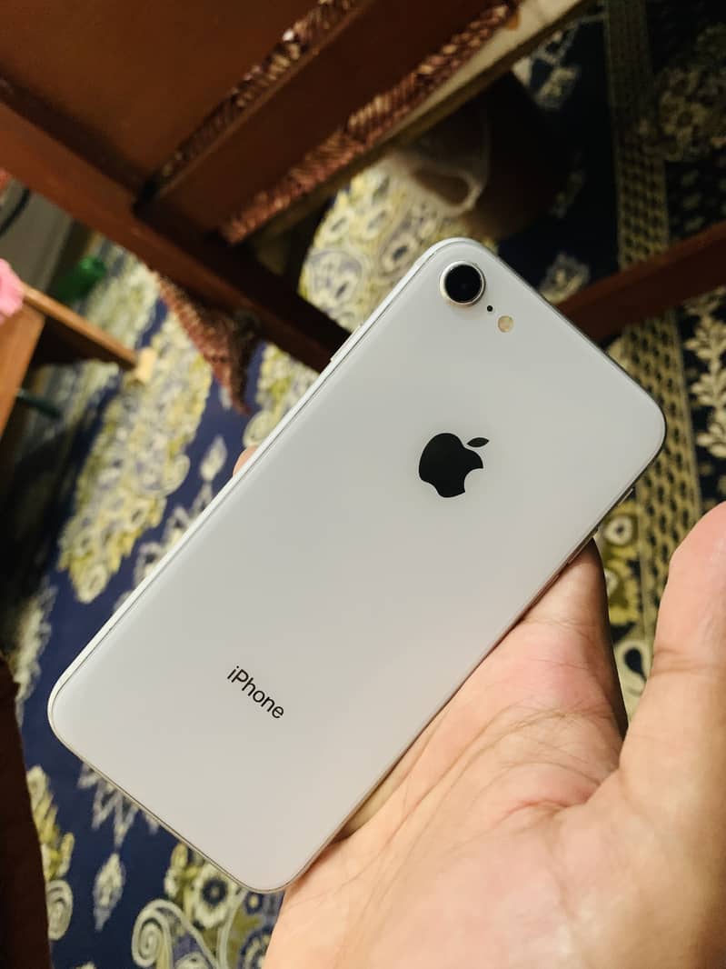 Apple iPhone 8 1