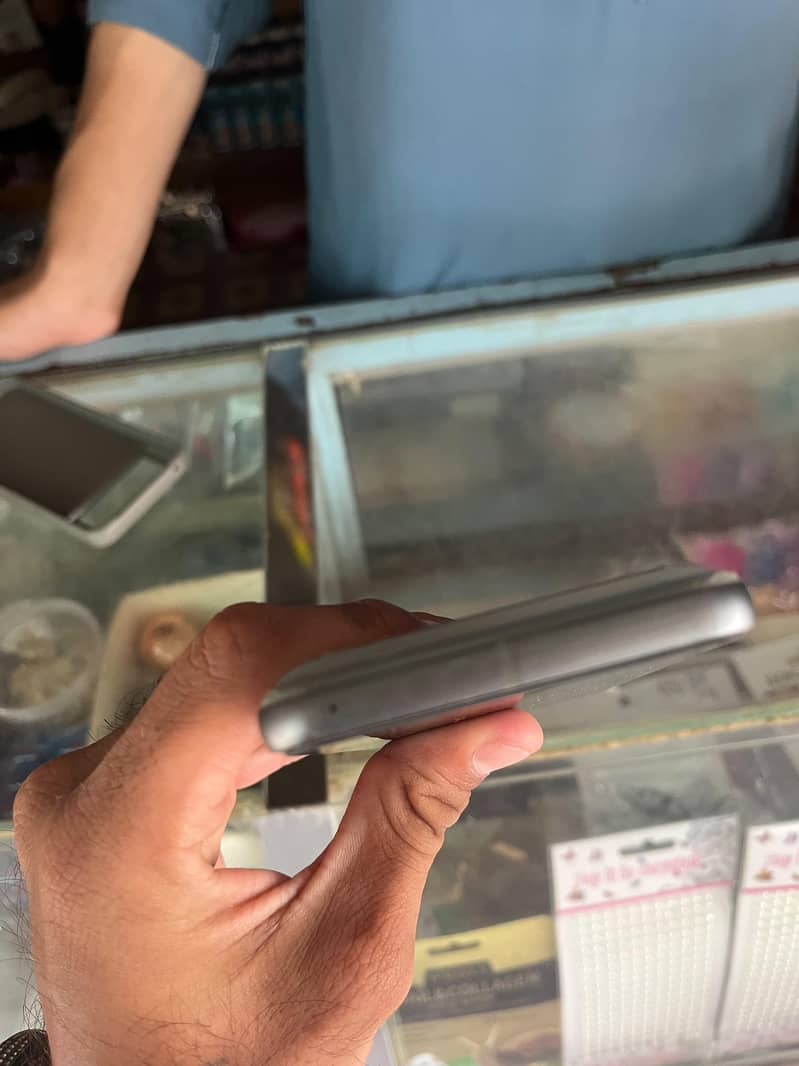 Google Pixel 8 2