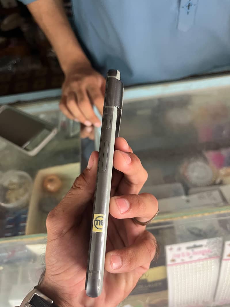 Google Pixel 8 5