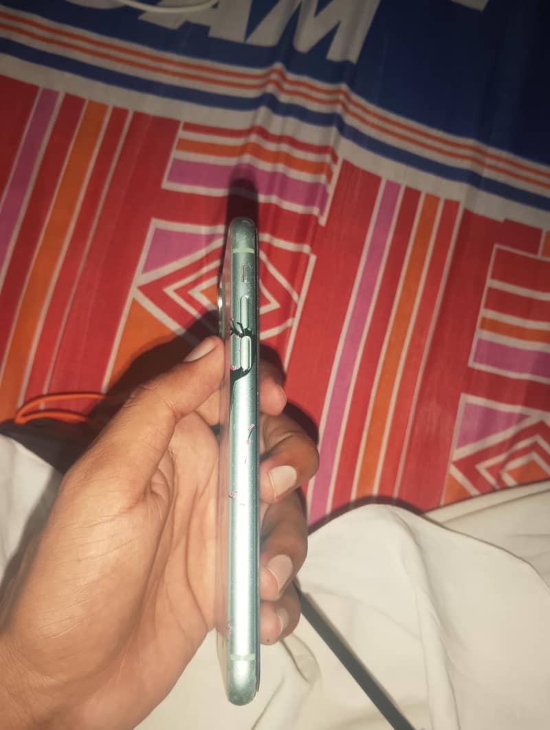 Apple iPhone 11 3