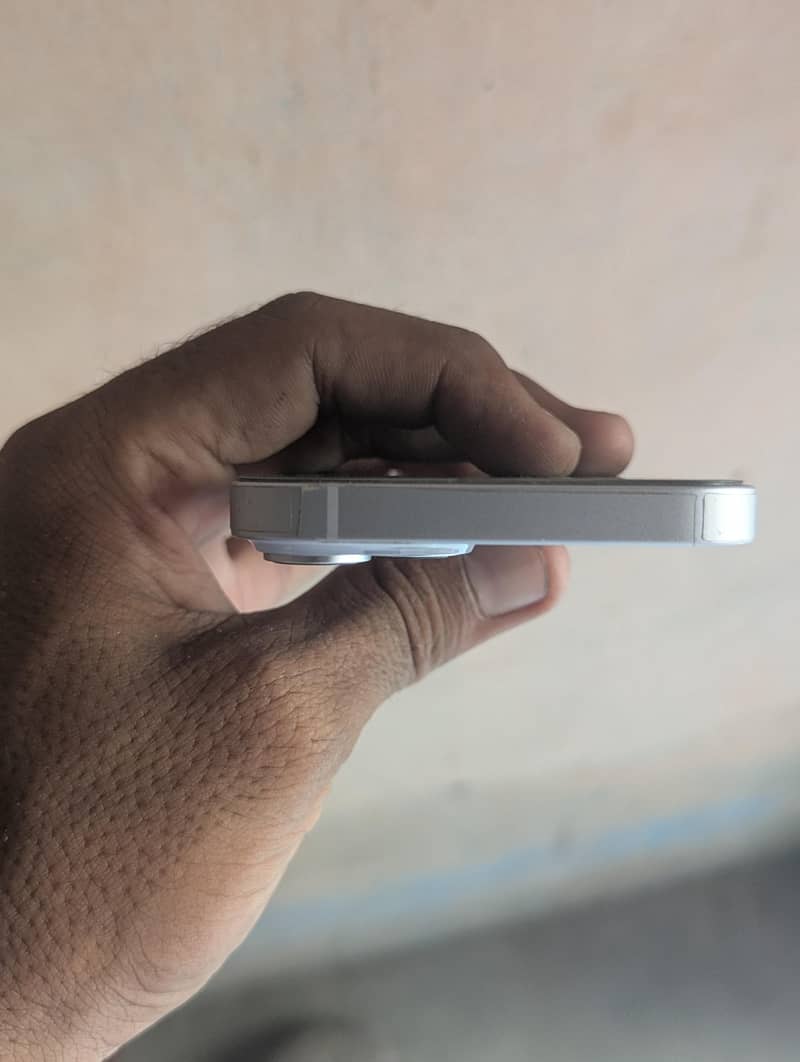 Apple iPhone 14 3