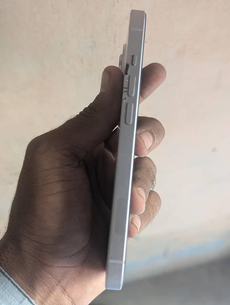 Apple iPhone 14 5