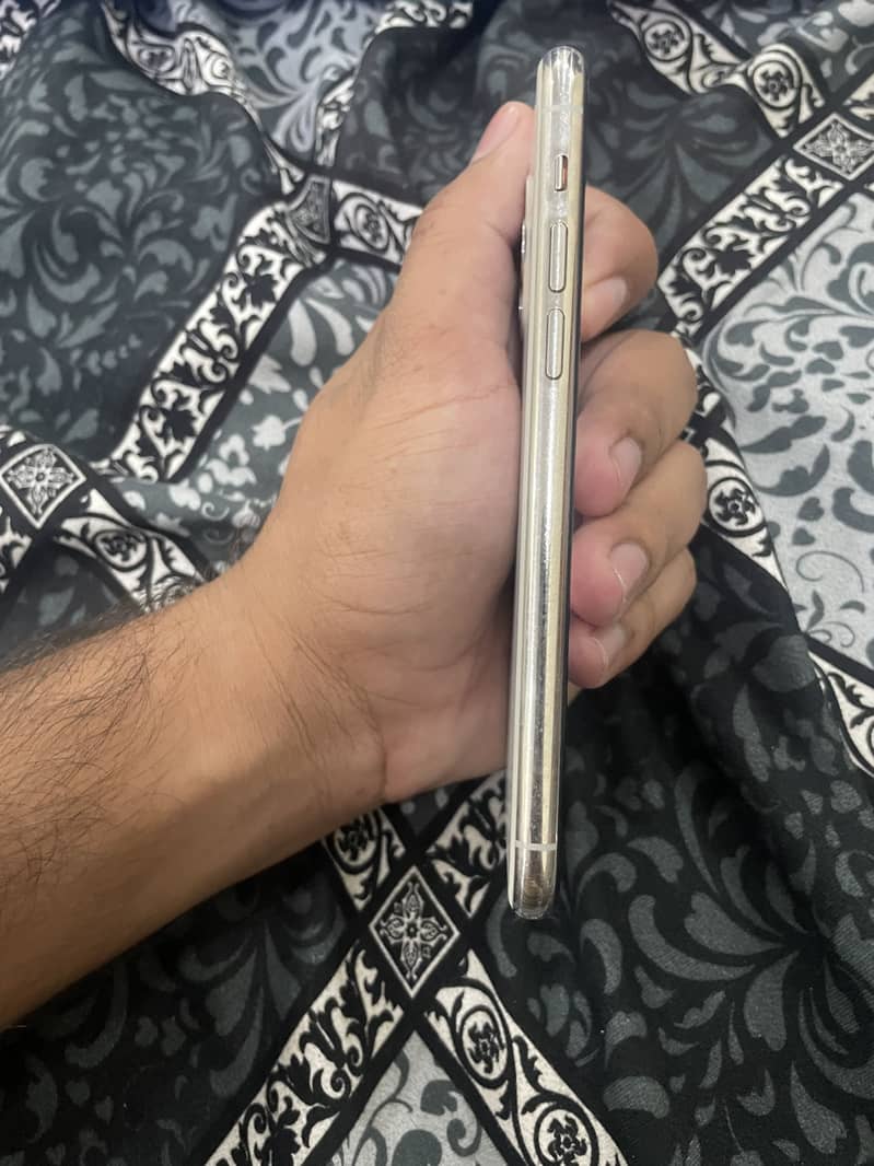 Apple iPhone 11 Pro 2