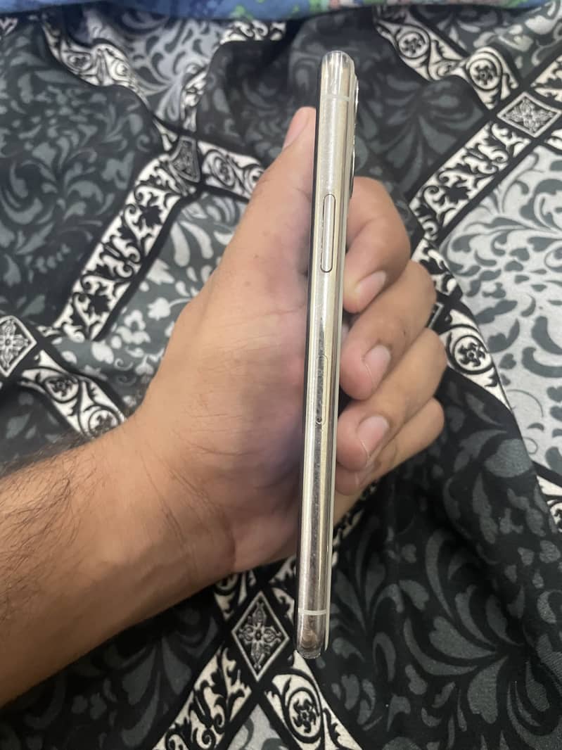 Apple iPhone 11 Pro 3