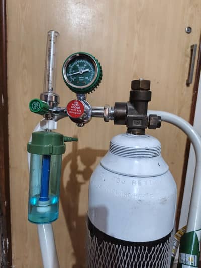 Medical Oxygen Cylinder with Regulator & Humidifier – Complete Set