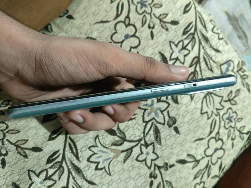One Plus 9r 1