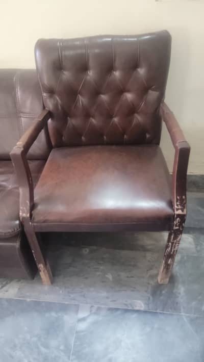Premium Brown Leather Office Chair – Wooden Armrest Design