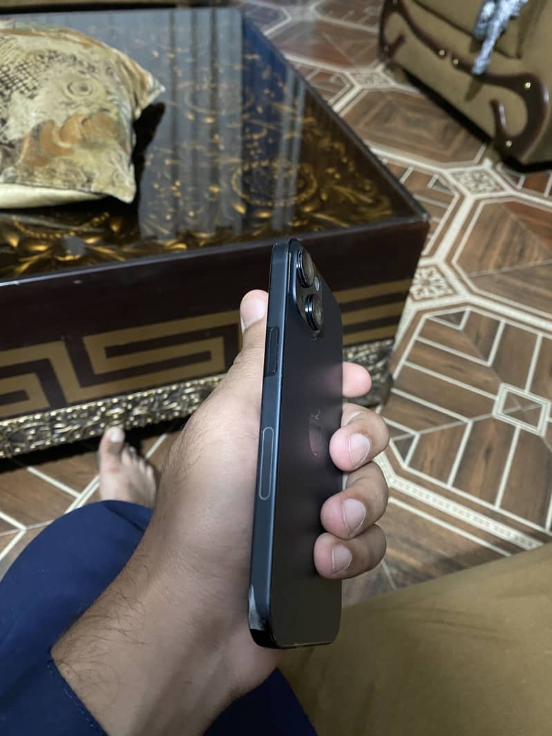 Apple iPhone 15 4