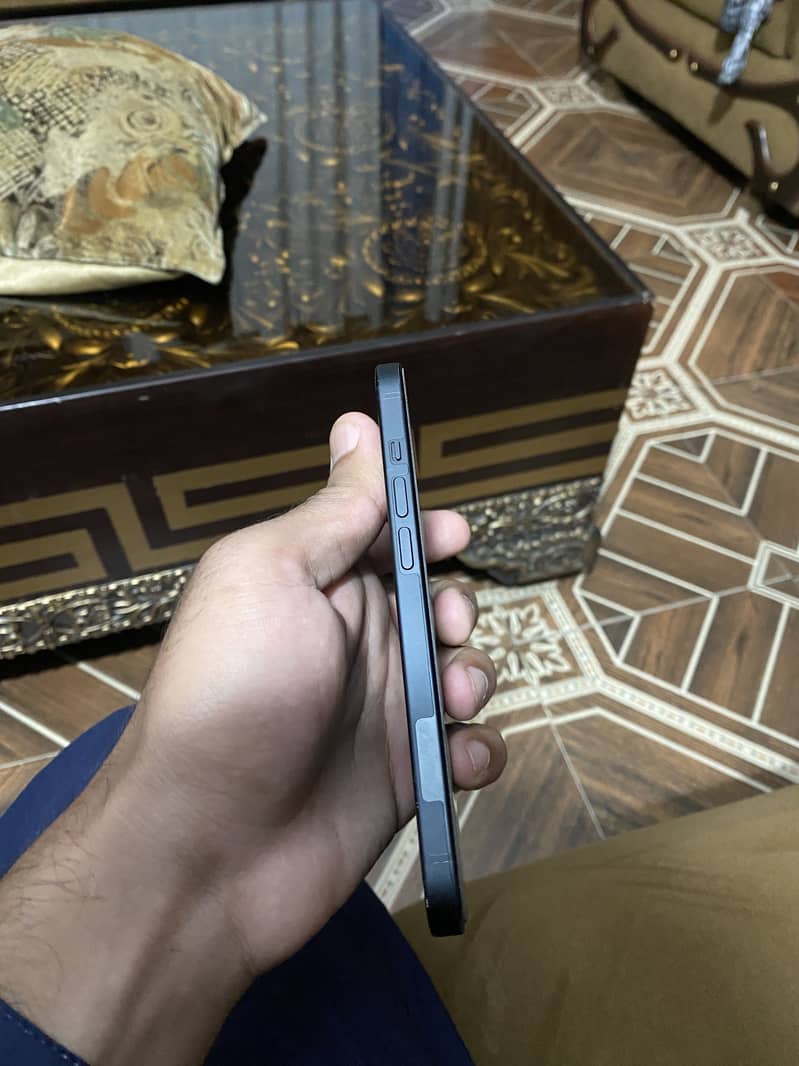 Apple iPhone 15 7