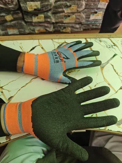 Anti cut gloves