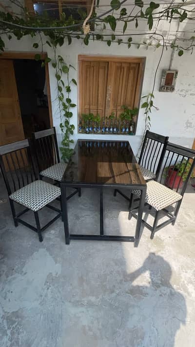4 Seater Dinning Table - Good condition