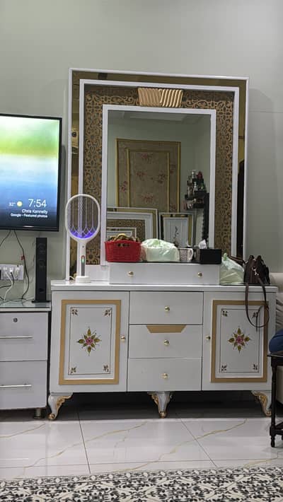 Bedset with dresser