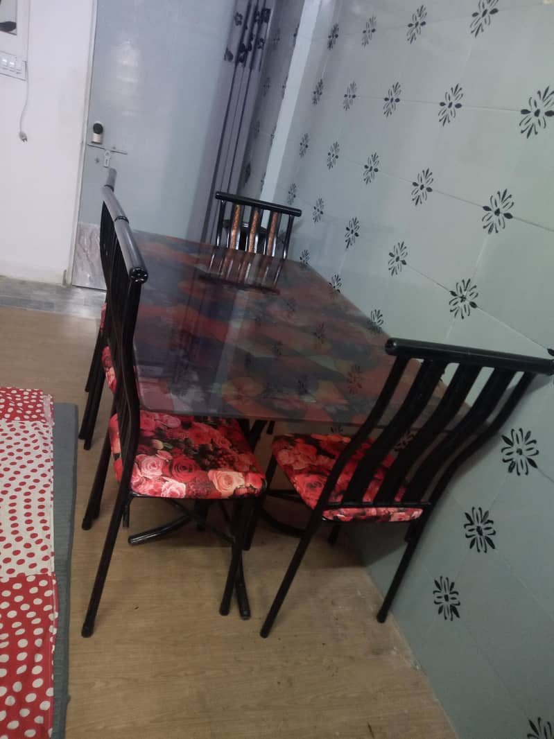 Dinning table set. 7