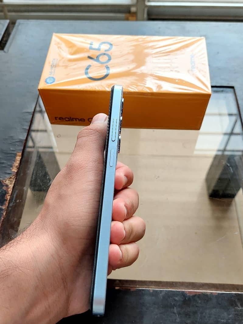 Realme C65 4