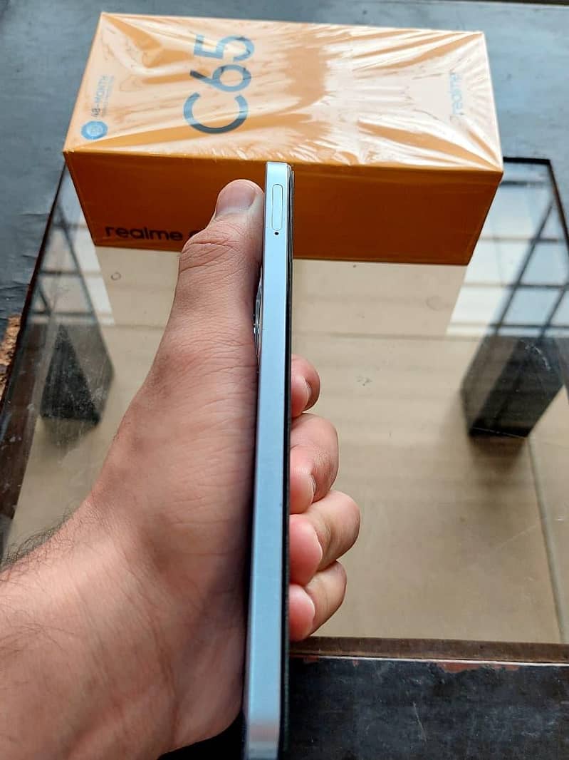 Realme C65 6