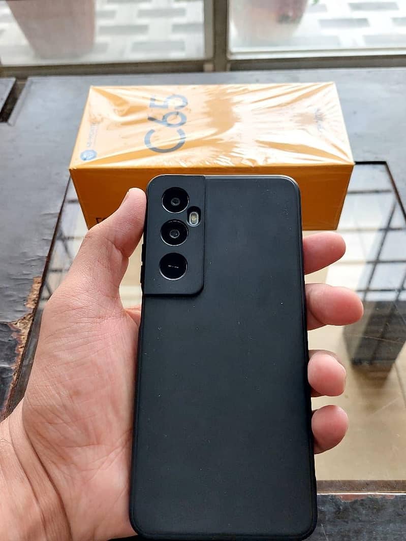 Realme C65 10