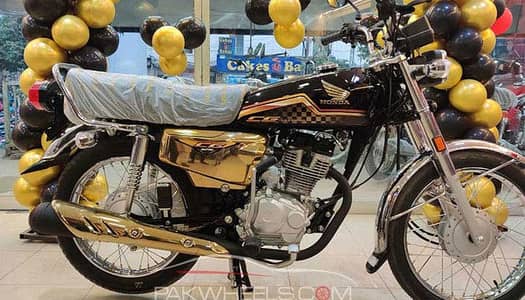 125 special edition 2025 just 5500 millage 10 by 10 condition