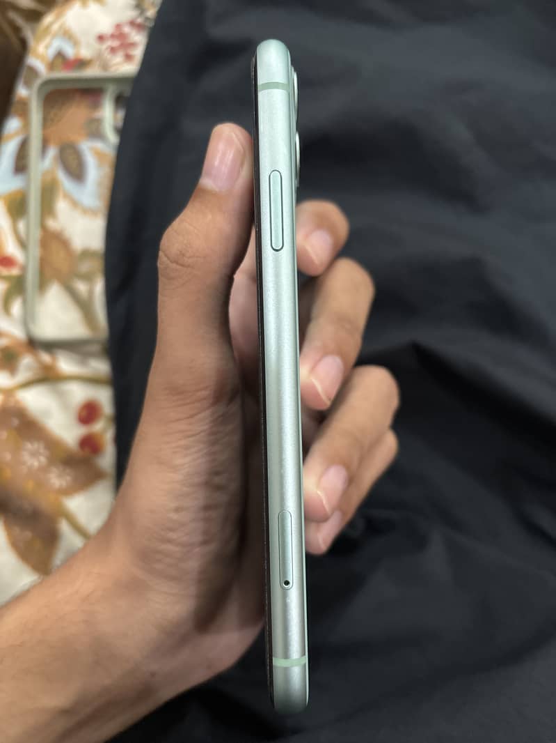Apple iPhone 11 jv 4