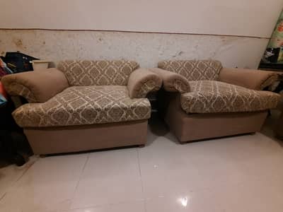 Its in good condition and wide seats new poshis