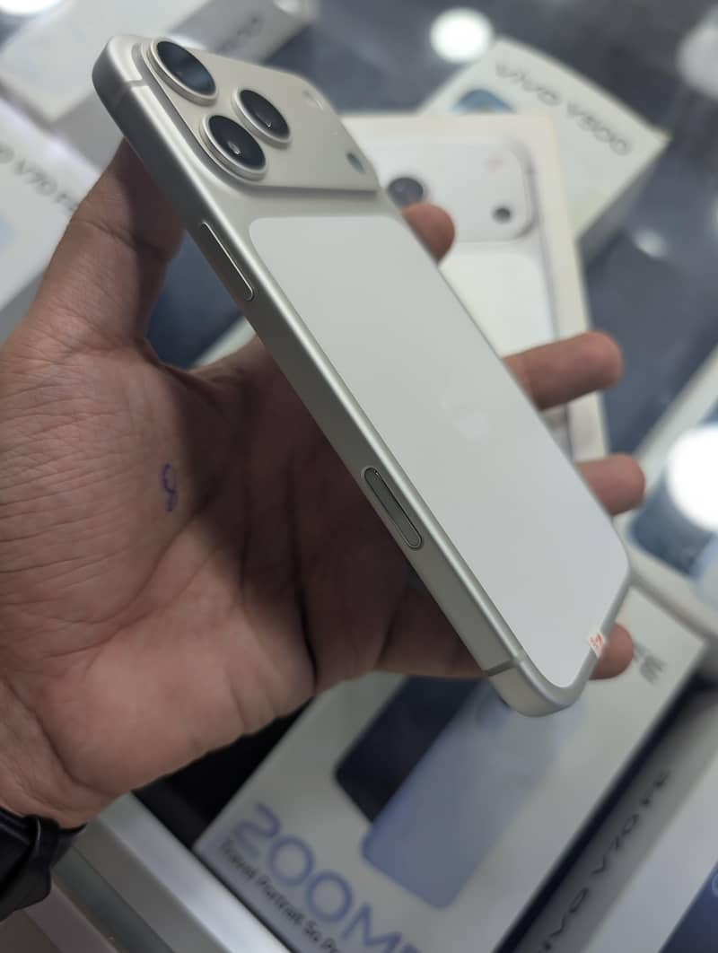 Apple iPhone 17 Pro Max 5