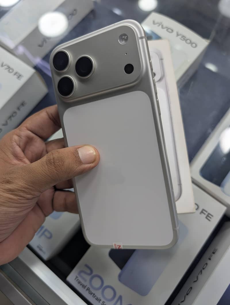 Apple iPhone 17 Pro Max 6