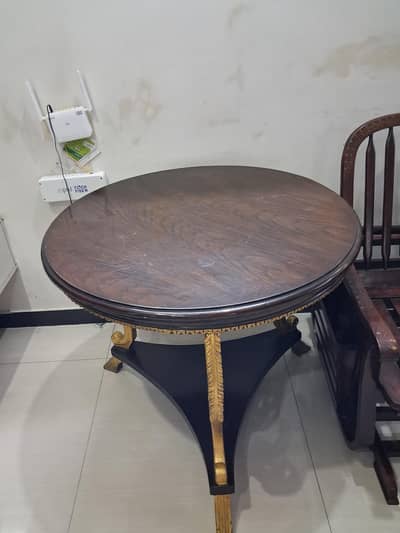 Round Table