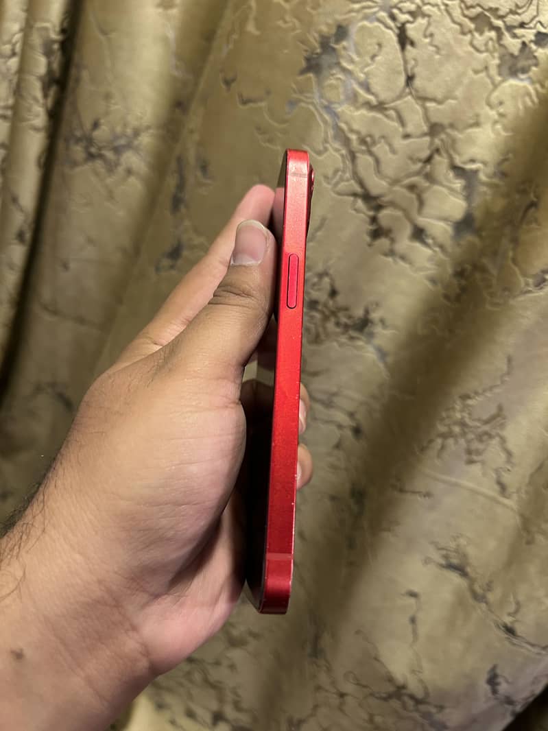 Apple iPhone 13 4