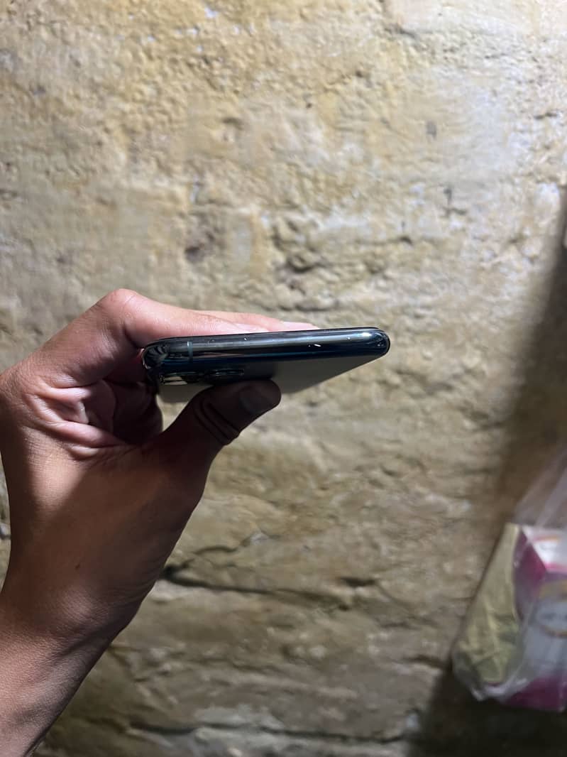 Apple iPhone 11 Pro Max 0