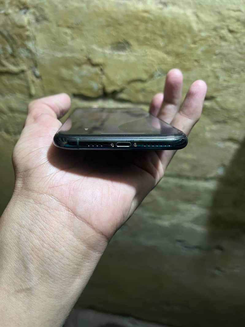 Apple iPhone 11 Pro Max 10