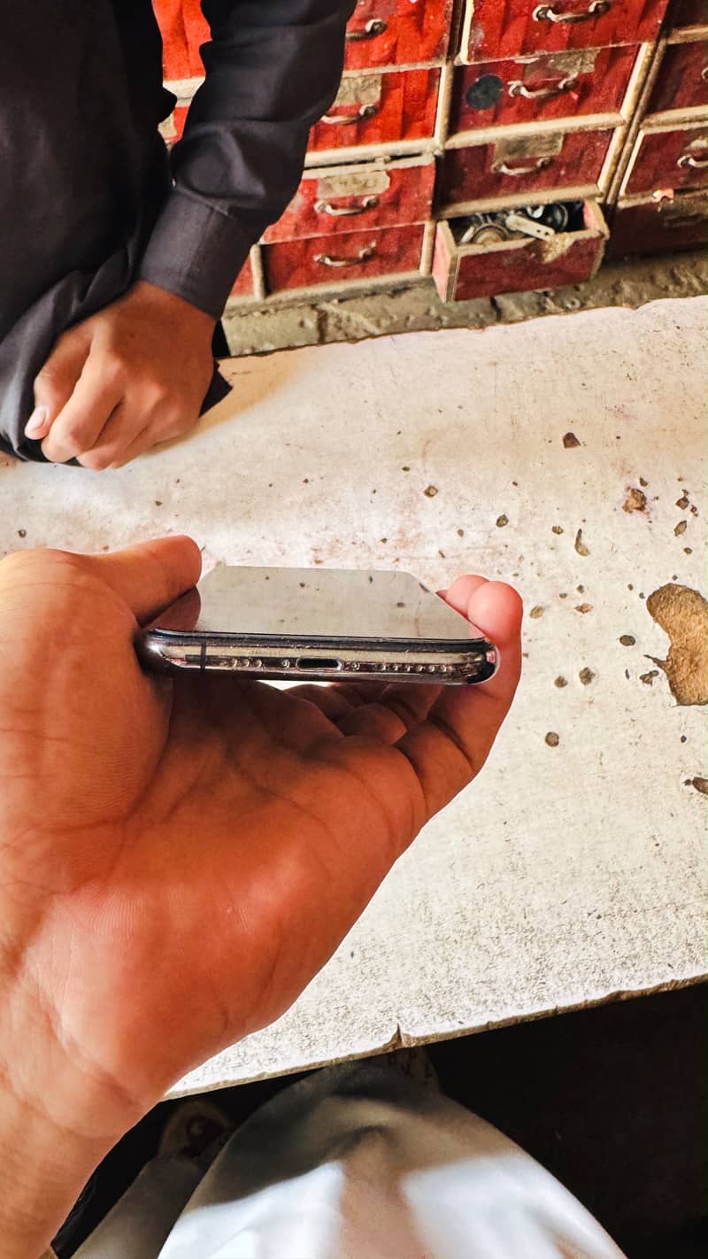 Apple iPhone 11 Pro 7
