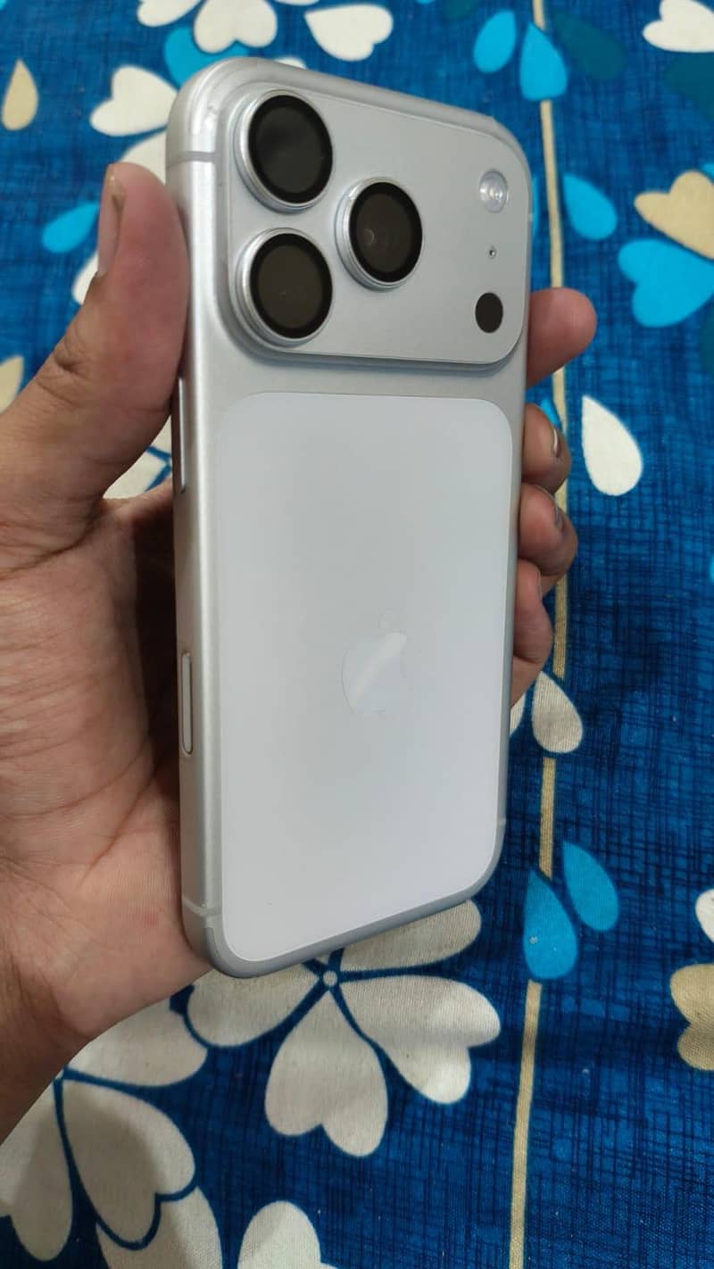 Apple iPhone 17 Pro 1