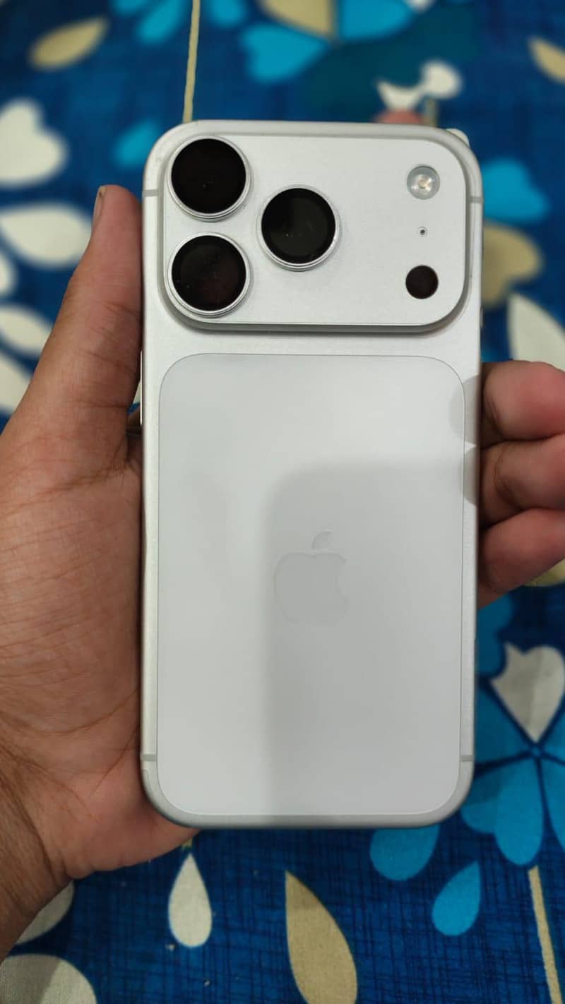 Apple iPhone 17 Pro 4