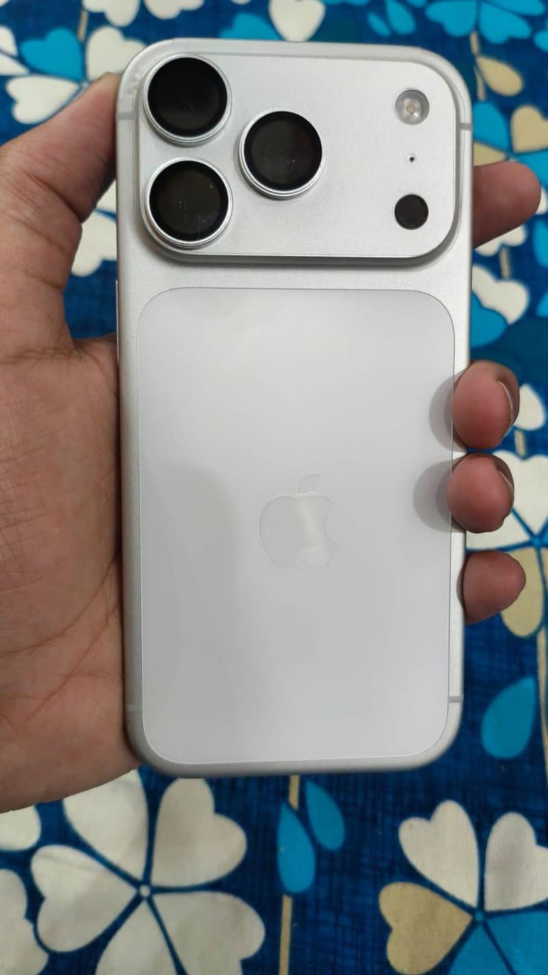 Apple iPhone 17 Pro 12