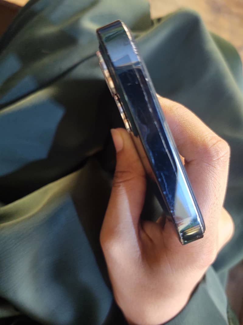 Apple iPhone 12 pro 1