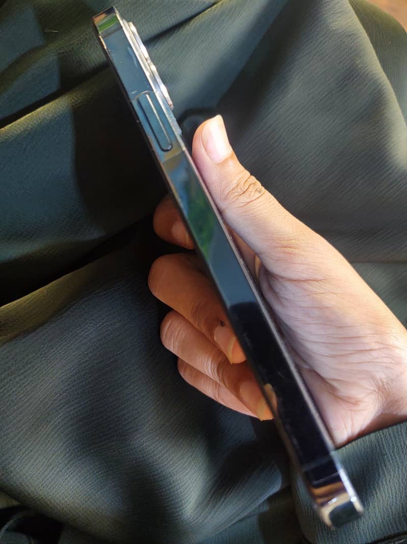 Apple iPhone 12 pro 3